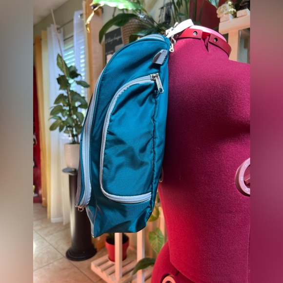 LL Bean Travel Tote Bag Like New - Picture 3 of 9